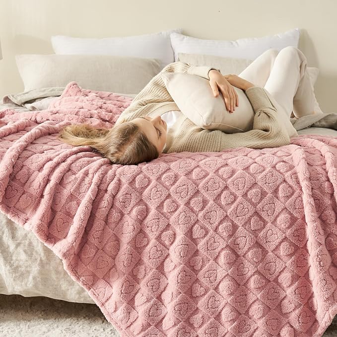 NEWCOSPLAY 3D Heart Checkered Flannel Queen Blanket, Pink Heart, 90"x90" | Super Soft Cute Lightweight Decorative Premium Silky Fleece Blanket for Couch Sofa Bed, Gift for Women Men, All Season Use