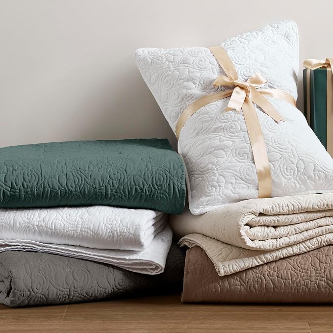 Madison Park Full Quilt Bedding Set, Cottage-Inspired Damask, 3PC | All Season Quilted Coverlet, Classic Stitch Pattern Bedspread & Shams, Ultra Soft Microfiber Bedspread Set, Dark Grey
