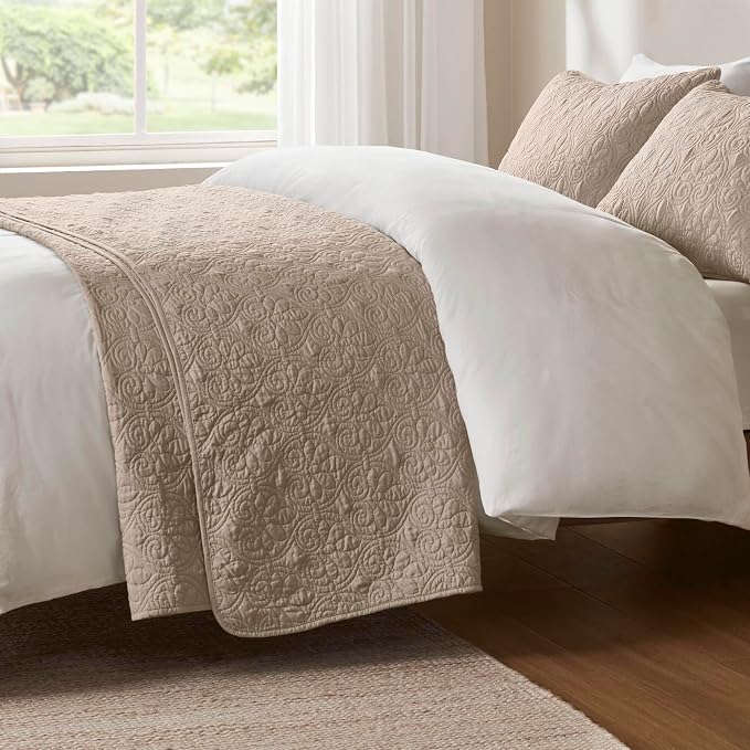Madison Park Luxurious Cotton Damask Quilt Set, 2PC Twin/Twin XL Bed Set | All Season, Lightweight Stitching Coverlet Bedspread Bedding Stitching with Shams, Khaki