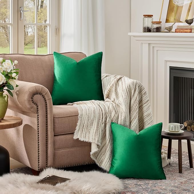 GIGIZAZA Green Velvet Pillow Covers 20x20 Decorative Pillows Pack of 2 | Throw Pillows for Couch Sofa,280gsm Soft Textured Fabric,Modern Square Pillowcases,Luxury Cushion Covers