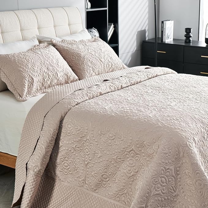 Cmfshape Floral Embroidery Quilt Set,3 Pieces King Quilt Bedding Set,Lightweight Soft Quilt Set for All Seasons,Reversible Bedspread Coverlet(Champagne,106"x96")