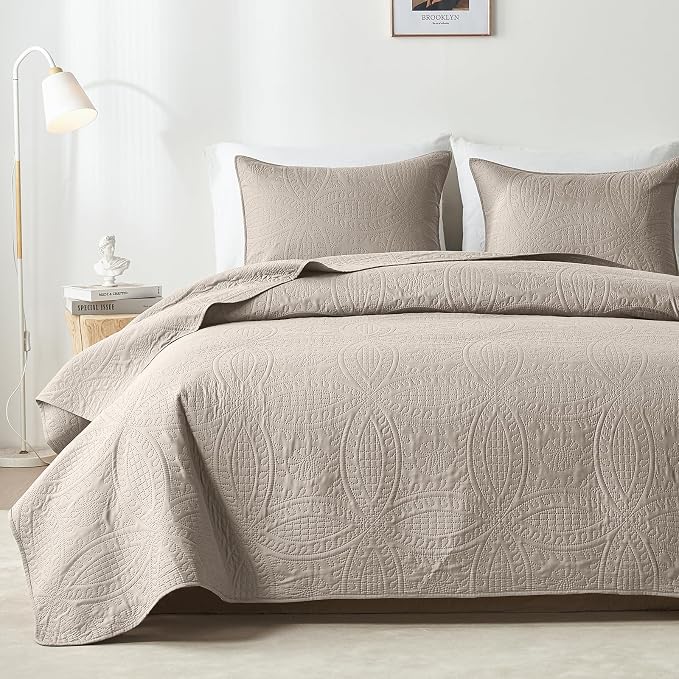 akkialla 118"x106" Taupe California King Quilt Set, Oversized Floor-Length Bedspread, Modern Coin Pattern Microfiber Coverlet, 3-Piece All Season Bedding with 2 Pillow Shams