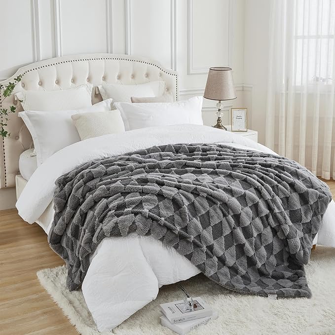 PU MEI Luxury Faux Fur Rabbit Fur Throw Blanket Gray 60"*80",Soft Plush Reversible Sherpa Blankets,Twin Fuzzy Elegant Blanket Thick Throws for Bed,Comfy Bedding Accent Blankets for Sofa Couch Chair