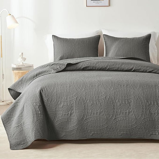 akkialla 118"x106" Dark Grey California King Quilt Set, Oversized Floor-Length Bedspread, Modern Coin Pattern Microfiber Coverlet, 3-Piece All Season Bedding with 2 Pillow Shams