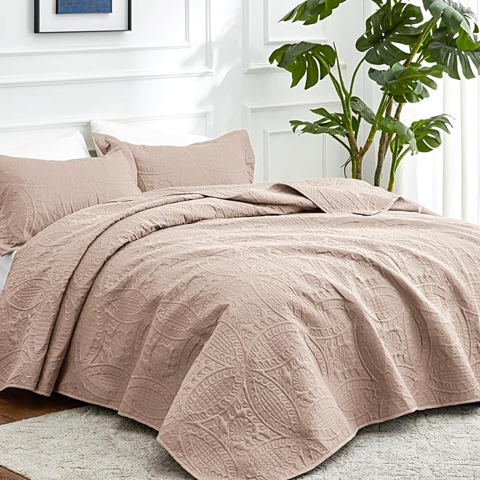 Love's cabin California King Size Quilt Bedding Set Burlwood Bedspreads - Cal King Lightweight Bedspread Comforter - Coin Pattern Coverlet for All Season - 3 Pieces (1 Quilt, 2 Pillow Shams)