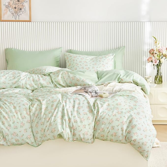 Wake In Cloud - Floral Comforter Set, Coquette Cottagecore Aesthetic Flower Shabby Chic Pattern for Women Teen Girls, Soft Lightweight Bedding, 3 Pieces, Green Pink, King Size