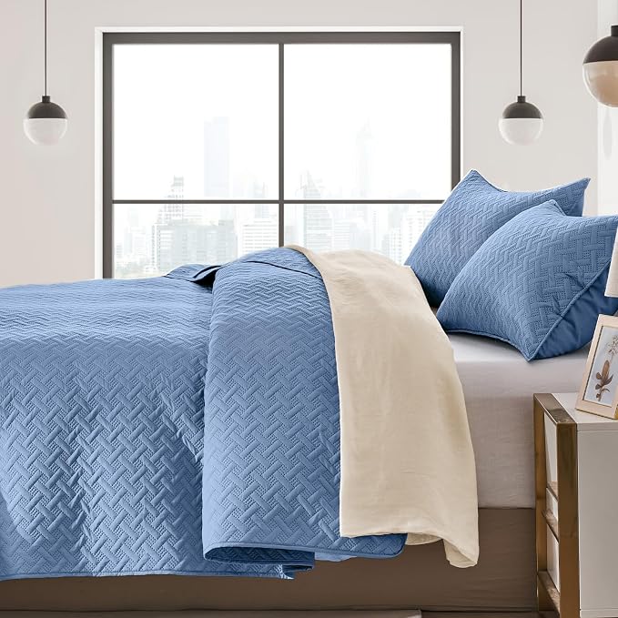 FLYMME King Size Quilt Bedding Set Bluish Grey Lightweight Bedspreads for Summer,Modern Style Geometric Weave Stripe Pattern,Soft Microfiber Bed Coverlet 3 Pieces (1 Quilt, 2 Shams)