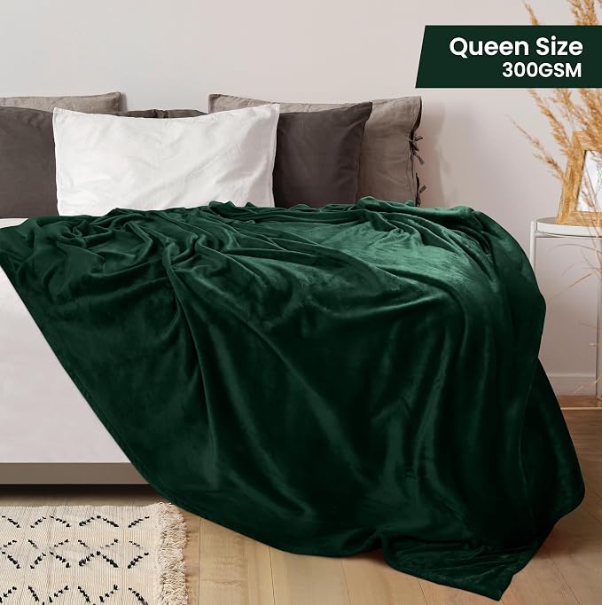 Utopia Bedding Soft Fleece Bed Blanket Queen Size Forest Green (90x90 Inch) | Microfiber Plush Warm Lightweight Breathable Cozy Blanket Anti-Static, All Season Use, Gift for Women and Men