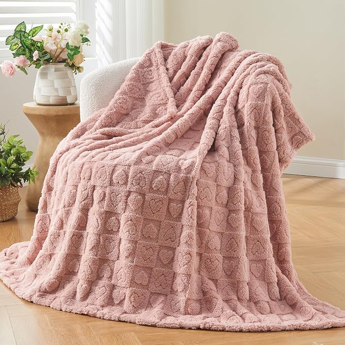 NEWCOSPLAY 3D Heart Checkered Flannel Twin Blanket, Pink Heart, 60"x80" | Super Soft Cute Lightweight Decorative Premium Silky Fleece Blanket for Couch Sofa Bed, Gift for Women Men, All Season Use