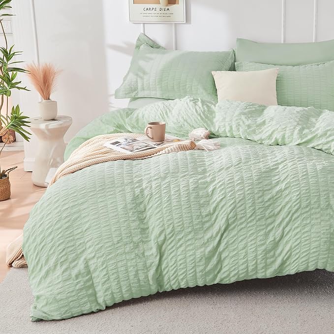HYMOKEGE Light Green Duvet Cover Queen Size, Ultra Soft 3-Piece Seersucker Duvet Cover Set with Zipper Closure, Soft Brushed Microfiber Bedding Set with 8 Corner Ties (90"x90", 2 Pillowshams)