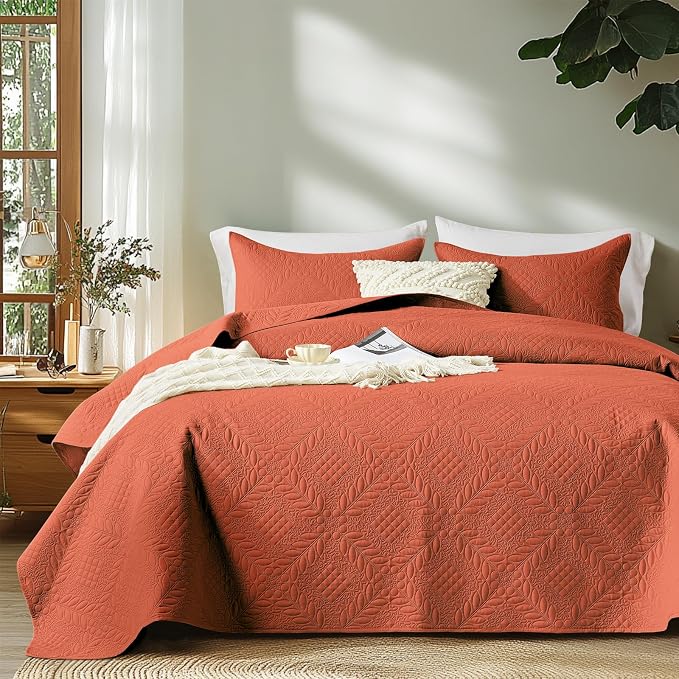 FLYMME Full Queen Quilt Bedding Set,Lightweight Burnt Orange Bedspreads,Vintage Olive Leaf Design,Ultra Soft Microfiber Bed Coverlet 3 Pieces for All-Season (1 Quilt,2 Shams)