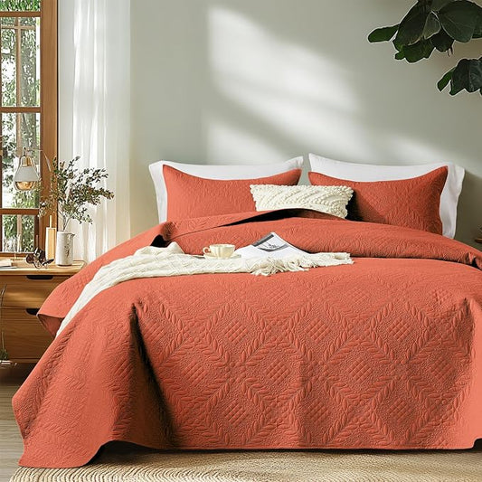 FLYMME Full Queen Quilt Bedding Set,Lightweight Burnt Orange Bedspreads,Vintage Olive Leaf Design,Ultra Soft Microfiber Bed Coverlet 3 Pieces for All-Season (1 Quilt,2 Shams)