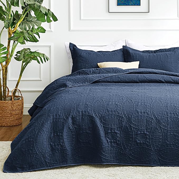 Love's cabin California King Size Quilt Bedding Set Navy Bedspreads - Cal King Summer Lightweight Bedspread Comforter - Coin Pattern Coverlet for All Season - 3 Pieces (1 Quilt, 2 Pillow Shams)