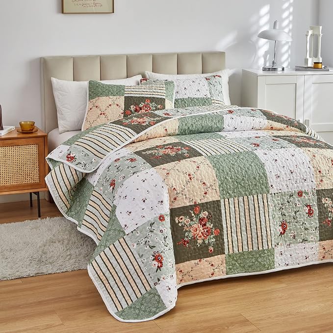 Patchwork Quilt Set King Size, 3 Pieces Green Floral Plaid Summer Bedspread Coverlet Set, Soft Microfiber Reversible Lightweight Bed Cover for All Season (102" x 90", 1 Quilt+ 2 Pillow Shams)