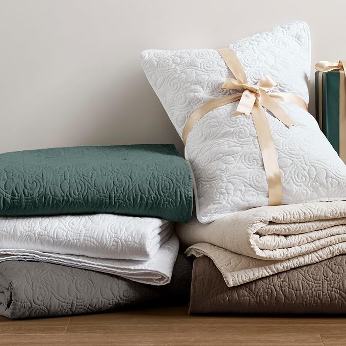 Madison Park Luxurious Cotton Damask Quilt Set, 3PC Full/Queen Bed Set | All Season, Lightweight Stitching Coverlet Bedspread Bedding Stitching with Shams, Mocha