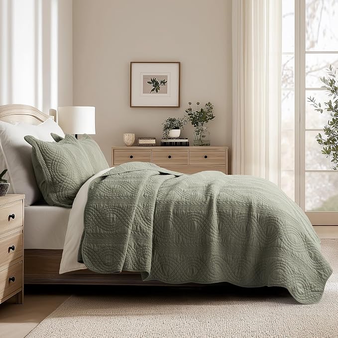 100% Cotton Scallop Quilt Set, King Size, Olive Green | Scalloped Border, Timeless Chic Aesthetic, All-Season Comfort, Perfect French Country Bedroom Decor, 3 Piece Set with 2 Shams