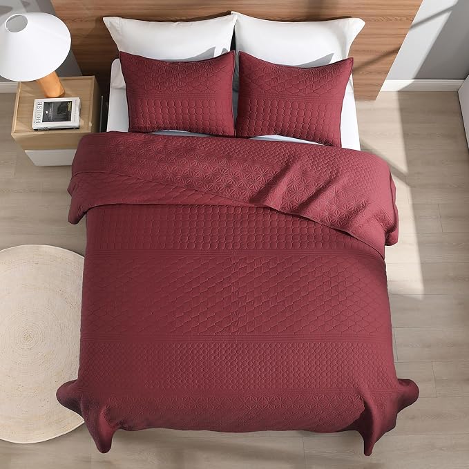 HORIMOTE HOME Burgundy Red Queen Size Quilt Set - Soft Microfiber Bedspread with 2 Shams, Lightweight & All-Season Geometric Coverlet for Cozy Bedding