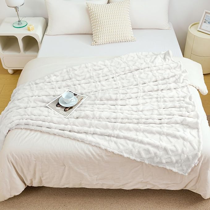 Aganear Fleece Throw Blanket for Bed Couch 90"x108" White | Lightweight Fuzzy Throw,Warm Gift for Women,Christmas,Housewarming,Soft,Boho Design for Room Home Decor,All-Season Use