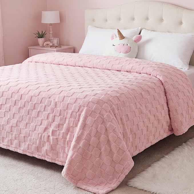 Bedsure GentleSoft Full Size Blankets for Bed - Super Soft Cozy Fleece Blanket, Large Fuzzy Throws for Bedroom Decor, Pink, 84x90 Inches