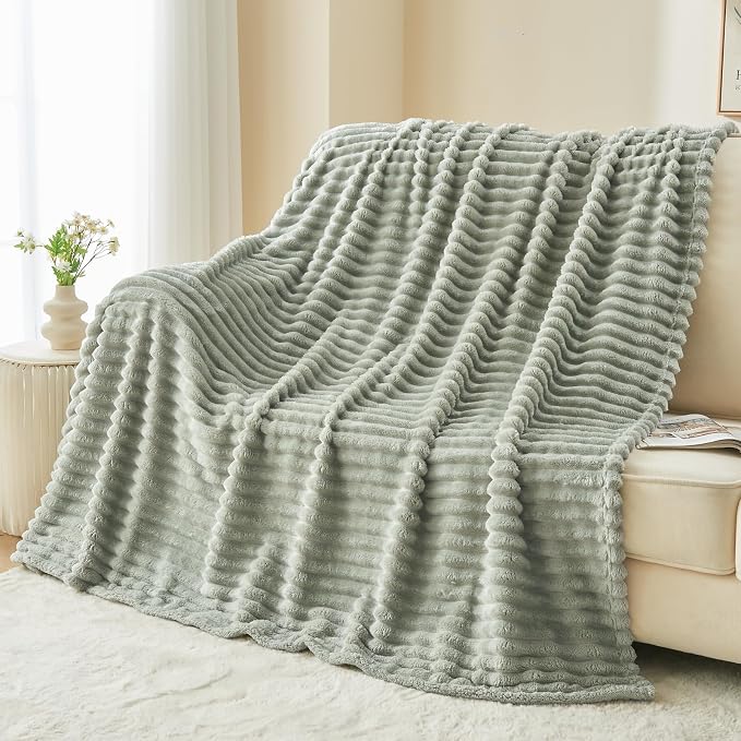 NEWCOSPLAY Fleece Ribbed Cozy King Blanket for Couch, Sage Green, 90"x110" | Premium Silky Flannel Blanket, Soft Lightweight Fluffy Throw Blanket for Bed Sofa Decor, Gift for All Season Use