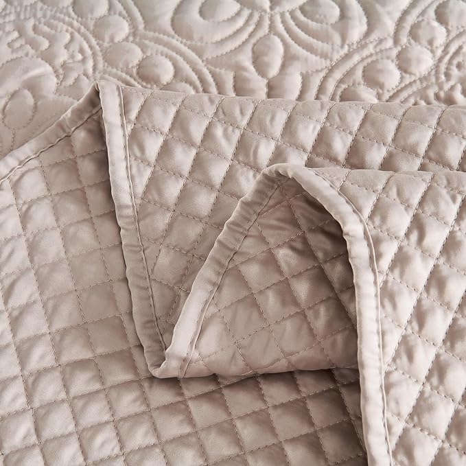 Cmfshape Floral Embroidery Quilt Set,3 Pieces King Quilt Bedding Set,Lightweight Soft Quilt Set for All Seasons,Reversible Bedspread Coverlet(Champagne,106"x96")