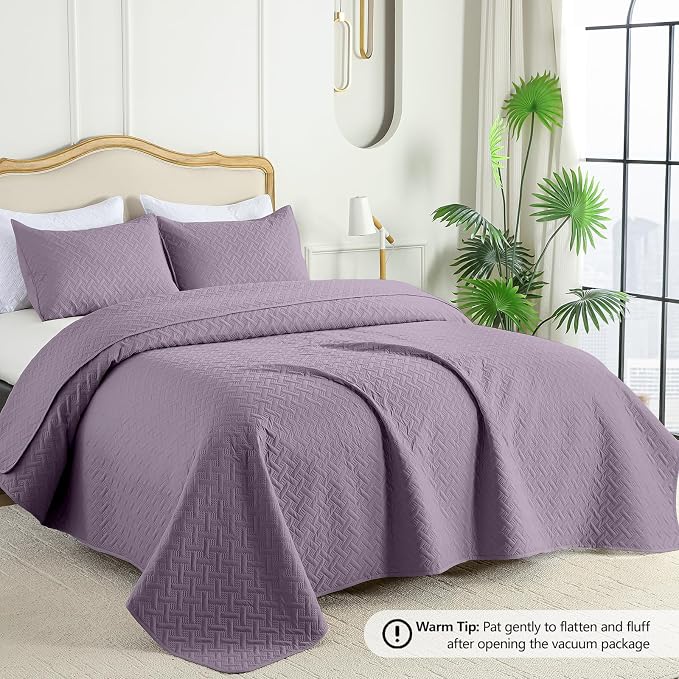 FLYMME Oversized King/California King Quilt Set 118"x106", Grayish Purple 3-Piece Floor-Length Bedspread, Premium Microfiber Lightweight Coverlet for King/California King Bed (1 Quilt, 2 Shams)
