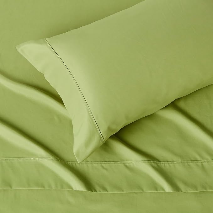 Amazon Basics Lightweight Microfiber 3-Piece Bed Sheet Set, Twin XL, Oliver Light, Solid