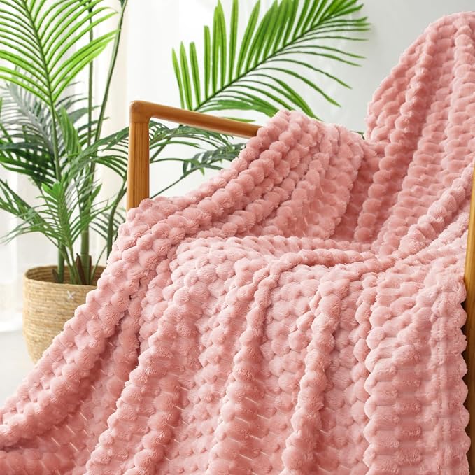 Exclusivo Mezcla 3D Fleece King Size Blanket for Bed, Dusty Pink | Extra Soft Fuzzy Plush Lightweight Bed Blankets, Cozy Fluffy Decorative Blankets for All Seasons, 90x104 Inches