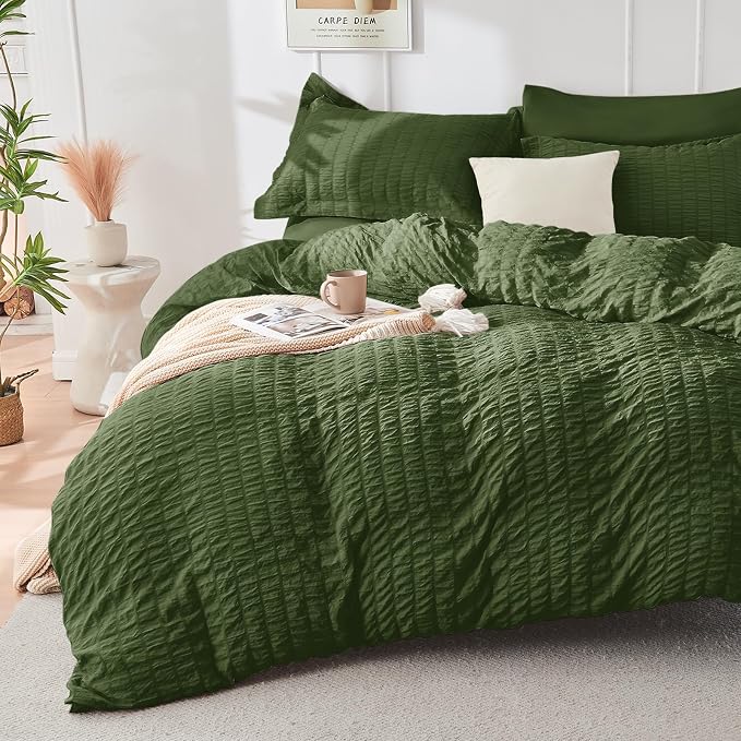 HYMOKEGE Olive Green Duvet Cover Full Size, Ultra Soft 3-Piece Seersucker Duvet Cover Set with Zipper Closure, Soft Brushed Microfiber Bedding Set with 8 Corner Ties (80"x90", 2 Pillowshams)