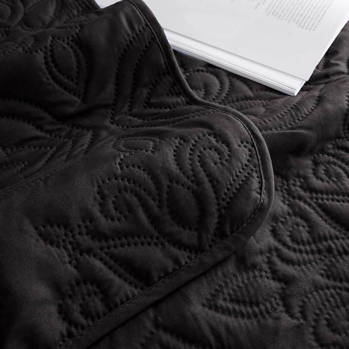 Whale Flotilla Queen Quilt Bedding Set Vintage Damask Reversible Bedspread | Suitable for Bed, 3 Pieces Black Lightweight Breathable Quilts Queen Size, Ultrasonic Coverlet Bed Cover with 2 Pillow Shams