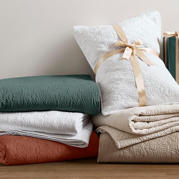 Madison Park Queen Quilt Bedding Set, Cottage-Inspired Damask, 3PC | All Season Quilted Coverlet, Classic Stitch Pattern Bedspread & Shams, Ultra Soft Microfiber Bedspread Set, Clay Red