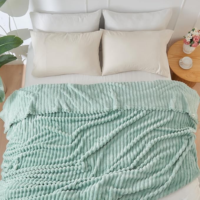 NEWCOSPLAY Fleece Ribbed Cozy King Blanket for Couch, Mint Green, 90"x110" | Premium Silky Flannel Blanket, Soft Lightweight Fluffy Throw Blanket for Bed Sofa Decor, Gift for All Season Use