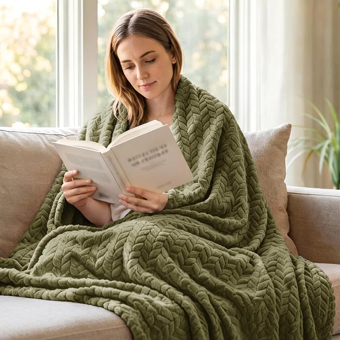 Exclusivo Mezcla Soft Fleece Bed Blanket Twin Size, 60”x80”, Olive Green | Cozy Fluffy Lightweight Blankets for Summer, Decorative Plush Flannel Throws for Living Room, Bedroom with Leaves Pattern