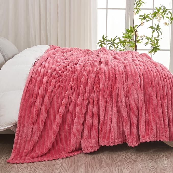 NEWCOSPLAY Fleece Ribbed Cozy King Blanket for Couch, Coral Pink, 90"x110" | Premium Silky Flannel Blanket, Soft Lightweight Fluffy Throw Blanket for Bed Sofa Decor, Gift for All Season Use