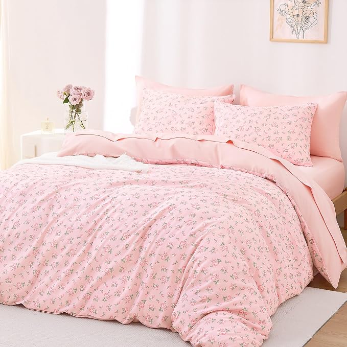 Wake In Cloud - Floral Comforter Set, Coquette Cottagecore Aesthetic Flower Shabby Chic Pattern for Women Teen Girls, Soft Lightweight Bedding, 3 Pieces, Blush Pink, Queen Size