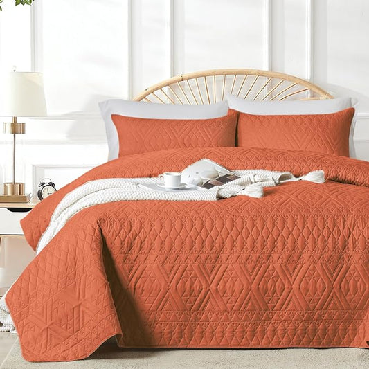 akkialla King/Cal King Size Quilt Bedding Set,Burnt Orange Lightweight Microfiber Soft Bedspread,Modern Style Geometric Pattern Coverlet Set for All Seasons,3 Piece(1 Quilt,2 Pillow Shams)