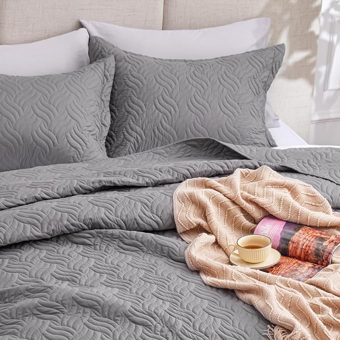 Love's cabin King Size Quilt Bedding Set Grey Bedspreads - Bed Summer Lightweight Bedspread Comforter - Wave Pattern Bedding Coverlet for All Season - 3 Pieces (1 Quilt, 2 Pillow Shams)