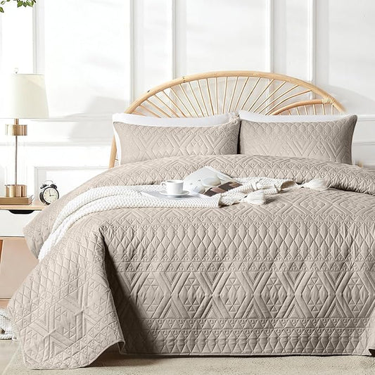 akkialla King/Cal King Quilt Set, Taupe Lightweight Microfiber Bedspread Coverlet, Boho Geometric Pattern, Soft All-Season Bedding, 3-Piece (1 Quilt, 2 Pillow Shams)