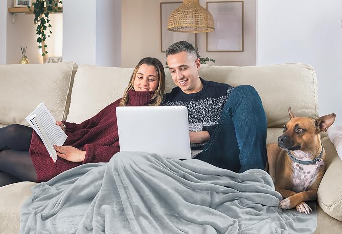 Utopia Bedding Soft Fleece Bed Blanket King Size Light Grey (90x102 Inch) | Microfiber Plush Warm Lightweight Breathable Cozy Blanket Anti-Static, All Season Use, Gift for Women and Men
