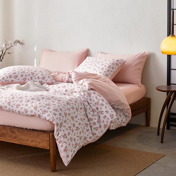 Wake In Cloud - Floral Comforter Set, Coquette Cottagecore Aesthetic Flower Shabby Chic Pattern for Women Teen Girls, Soft Lightweight Bedding, 3 Pieces, Pink, King Size