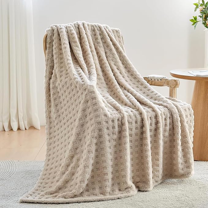 NEWCOSPLAY 3D Waffle Checkered Flannel Throw Blanket, Linen, 50"x70" | Super Soft Cute Lightweight Decorative Premium Silky Fleece Blanket for Couch Sofa Bed, Gift for Women Men, All Season Use