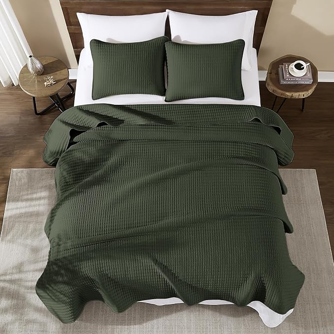 King Size Quilt-Lightweight Bedspreads Dark Green King Quilt Bedding Set | Soft Coverlet with 2 Pillow Shams for All Seasons, Suitable for Bed, Couch, 3 Pieces, 106"x94"