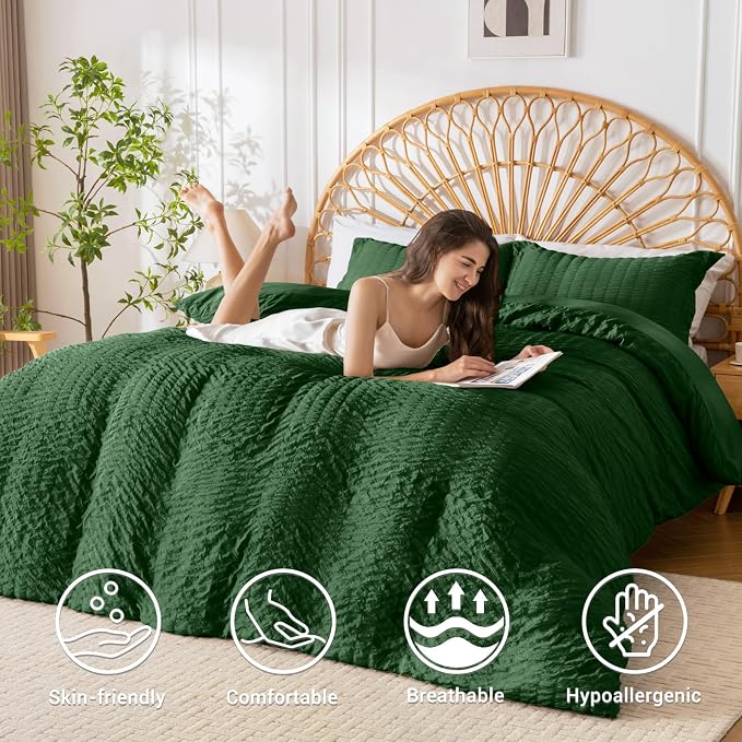 HYMOKEGE Dark Green Twin Size Duvet Cover, Ultra Soft 2-Piece Seersucker Duvet Cover Set with Zipper Closure, Soft Brushed Microfiber Bedding Set with 8 Corner Ties (68"x90", 1 Pillowshams)