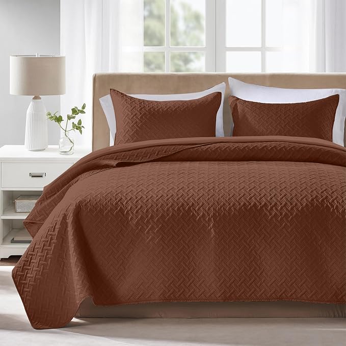FLYMME King/Cal King Size Quilt Bedding Set, Brown Lightweight Microfiber Bedspread, Modern Geometric Weave Stripe Pattern, Soft Summer & All-Season Bed Coverlet, Includes 1 Quilt & 2 Shams