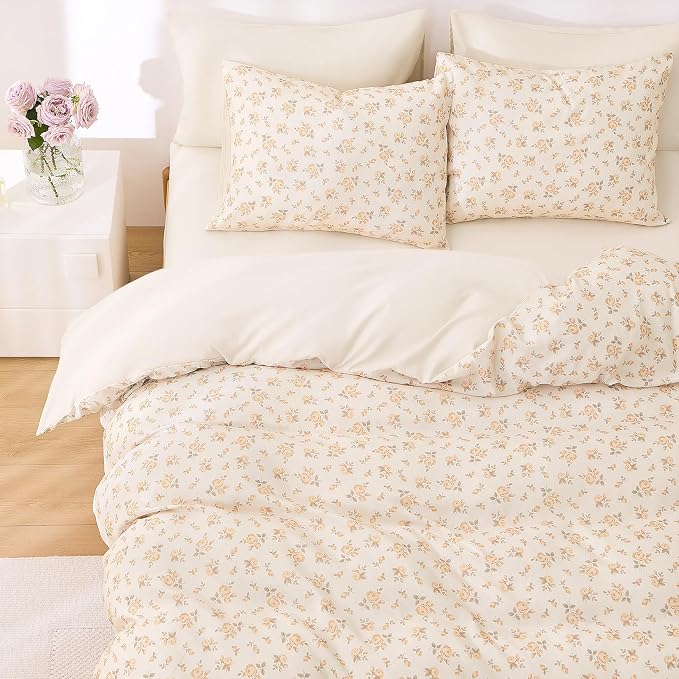 Wake In Cloud - Floral Comforter Set, Coquette Cottagecore Aesthetic Flower Shabby Chic Pattern for Women Teen Girls, Soft Lightweight Bedding, 3 Pieces, Apricot Beige, Queen Size