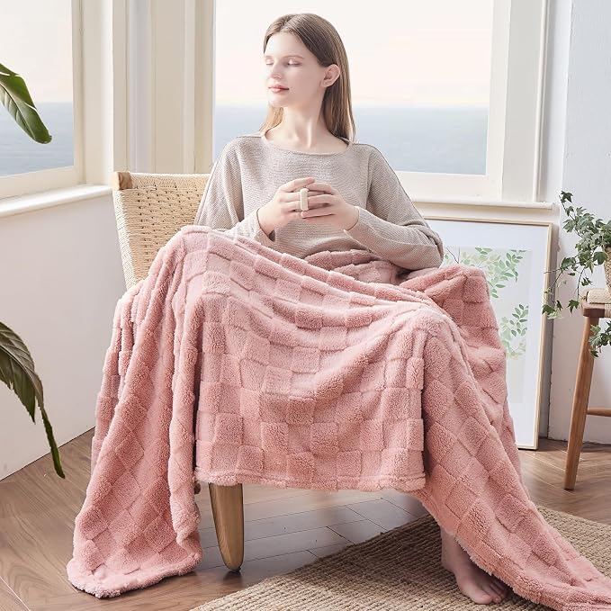 NEWCOSPLAY 3D Checkered Flannel Throw Blanket, Pink Checkered, 50"x70" | Super Soft Cute Lightweight Decorative Premium Silky Fleece Blanket for Couch Sofa Bed, Gift for Women Men, All Season Use