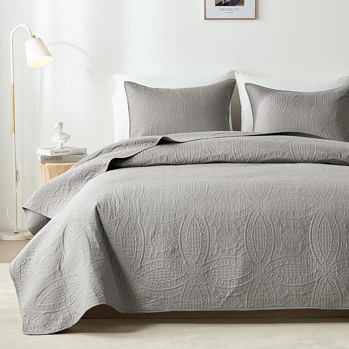 akkialla King Quilt Bedding Set,Grey Ultrasonic King/Cal King Quilt Set,Lightweight Soft Bedspread Coverlet,Modern Style Coin Pattern Bed Cover for All Seasons,3 Piece(1 Quilt,2 Pillow Shams)