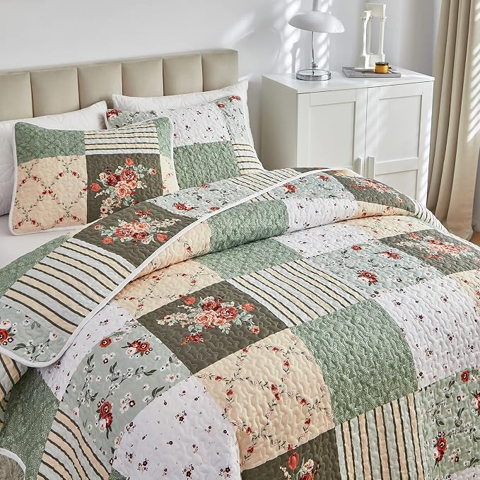 Patchwork Quilt Set California King Size, 3 Pieces Green Floral Plaid Summer Bedspread Coverlet Set, Soft Microfiber Lightweight Bed Cover for All Season (102" x 114", 1 Quilt+ 2 Pillow Shams)