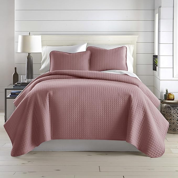 Southshore Fine Living, Inc. Oversized King Quilt Set, Lavender Quilt Bedspread King/California with 2 Matching Pillow Shams, Machine Washable Bedding, Soft & Cozy Coverlet, Lavender