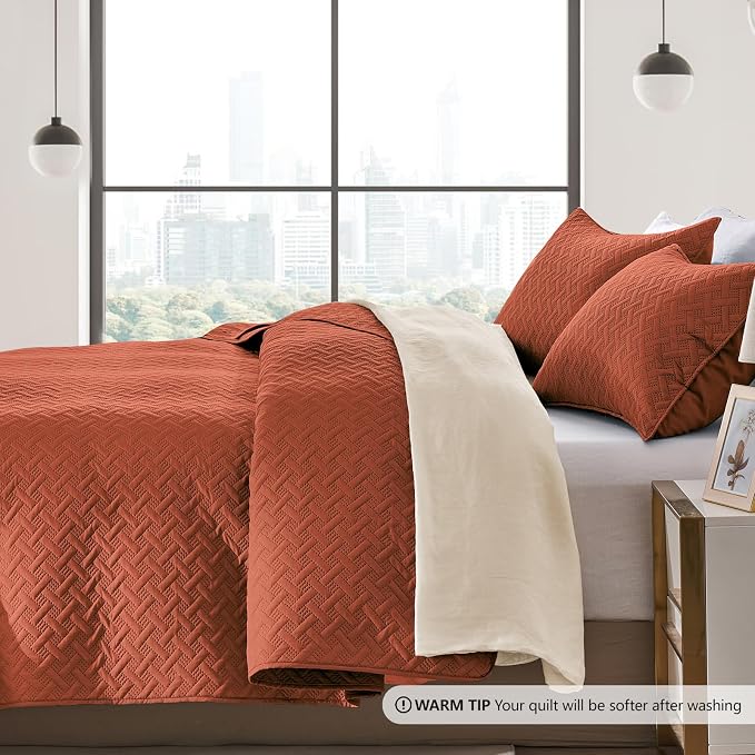 FLYMME King Size Quilt Bedding Set Burnt Orange Lightweight Bedspreads Set,Modern Style Geometric Weave Stripe Pattern,Soft Microfiber Bed Coverlet 3 Pieces (1 Quilt, 2 Shams)